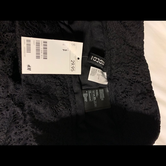 Lace fitted skirt - Picture 2 of 3